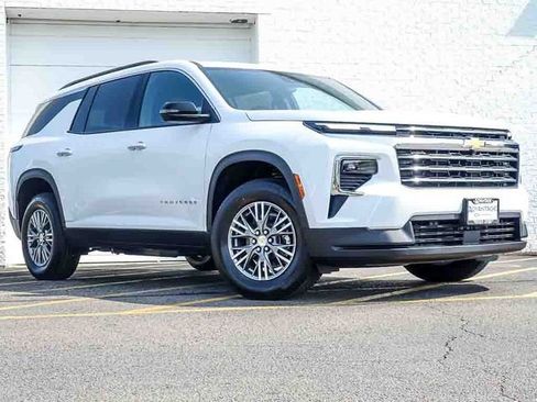 New 2026 Chevrolet Traverse LT w/ LPO, Floor Liner Package FWD image 2
