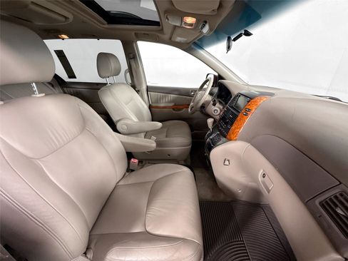 Used 2008 Toyota Sienna XLE image 40
