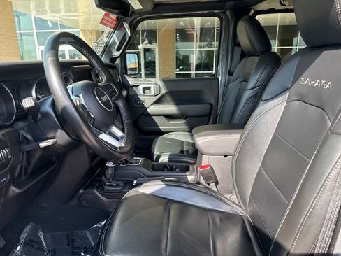 Used 2022 Jeep Wrangler Unlimited Sahara w/ Cold Weather Group AWD/4WD image 8