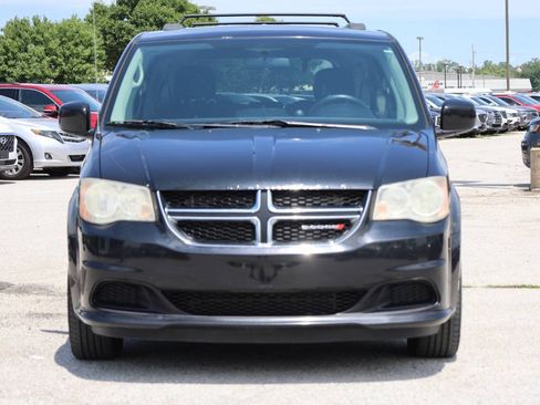 Used 2014 Dodge Grand Caravan SXT FWD image 2