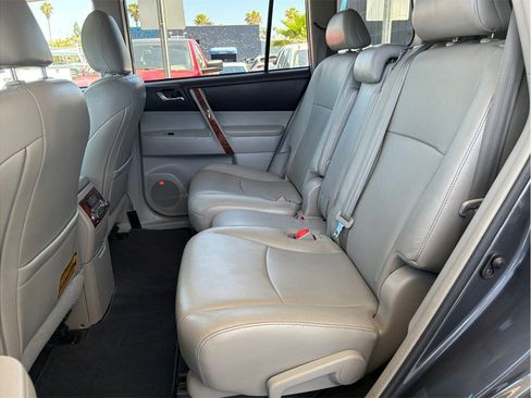 Used 2013 Toyota Highlander Limited AWD/4WD image 20