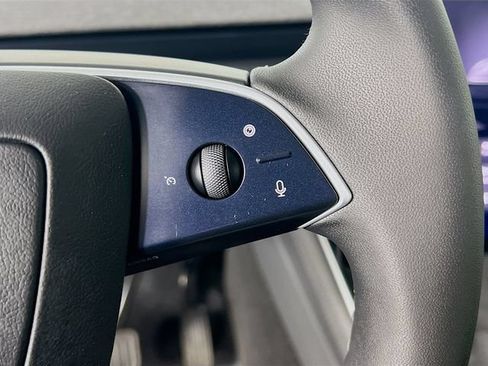 Used 2026 Tesla Model Y Long Range RWD image 17