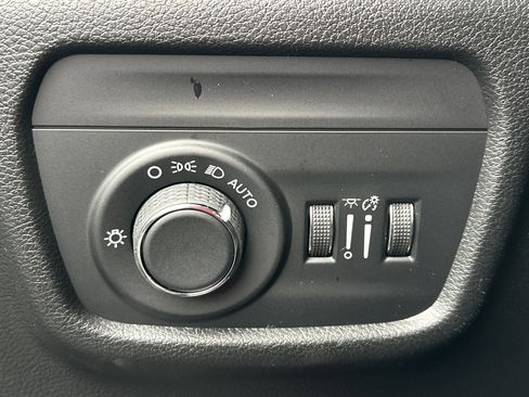 New 2026 Jeep Grand Cherokee Altitude image 11