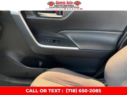Used 2019 Toyota RAV4 XLE FWD image 24
