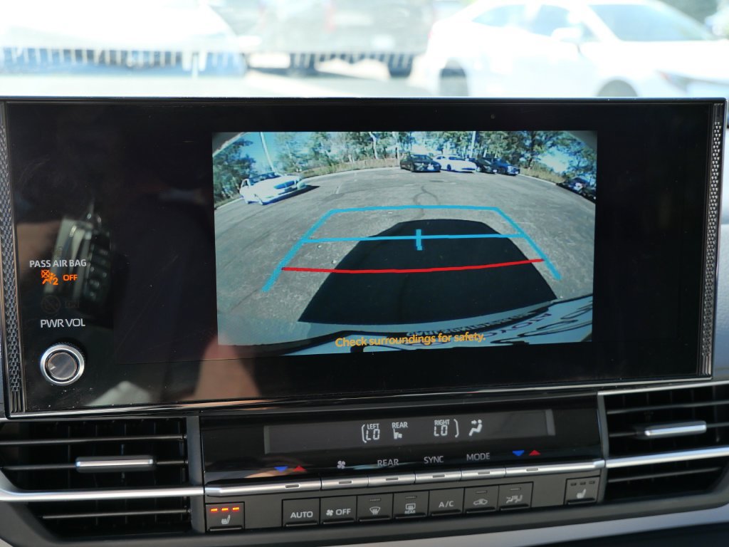 Certified 2026 Toyota Sienna XLE FWD image 18
