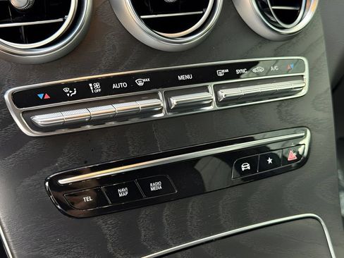 Used 2022 Mercedes-Benz GLC 300 w/ Premium Package Lite image 11