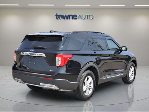 Used 2023 Ford Explorer XLT w/ Equipment Group 202A AWD/4WD image 5