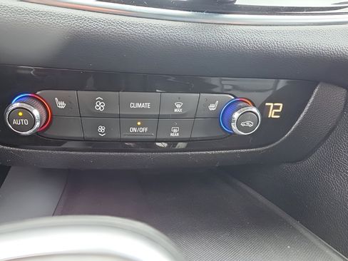 Used 2019 Buick Enclave Essence AWD/4WD image 24