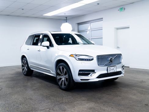 Used 2025 Volvo XC90 T8 Plus image 28