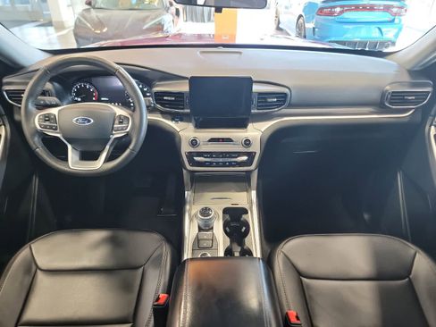 Used 2023 Ford Explorer XLT w/ Equipment Group 202A AWD/4WD image 28