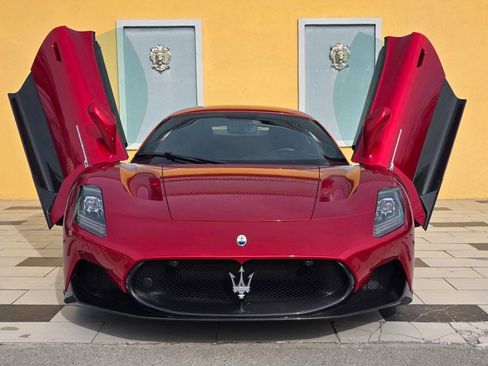 Used 2022 Maserati MC20 Coupe RWD image 1