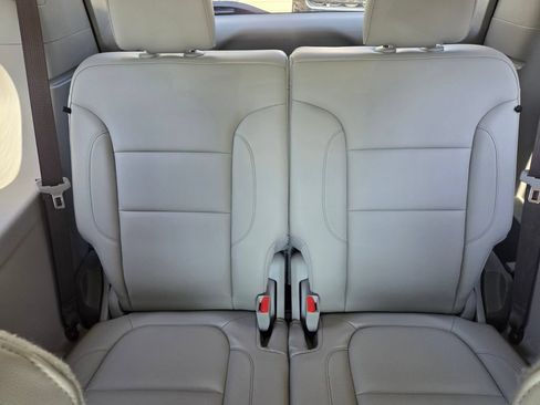 Used 2018 GMC Acadia SLT FWD image 25