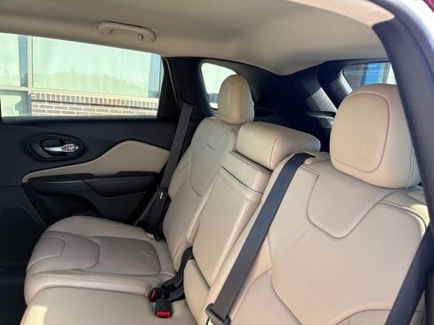 Used 2015 Jeep Cherokee Limited image 35