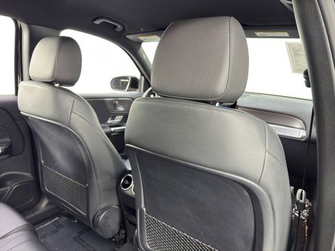 Used 2022 Mercedes-Benz GLB 250 w/ Premium Package image 37