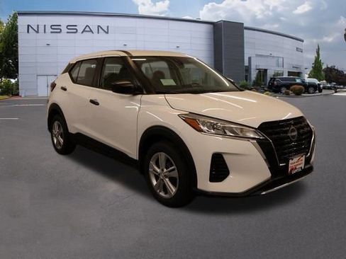 New 2025 Nissan Kicks Play S image 1