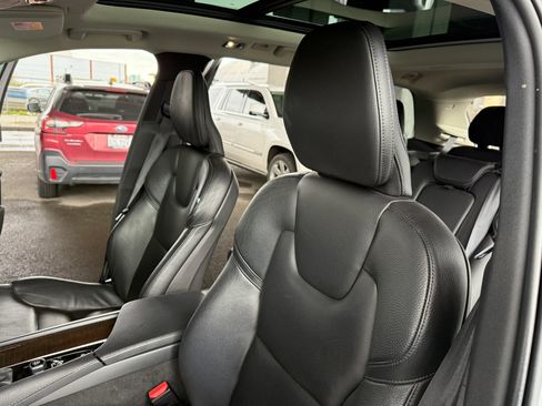 Used 2019 Volvo XC90 T6 Momentum w/ Protection Package Premier AWD/4WD image 12