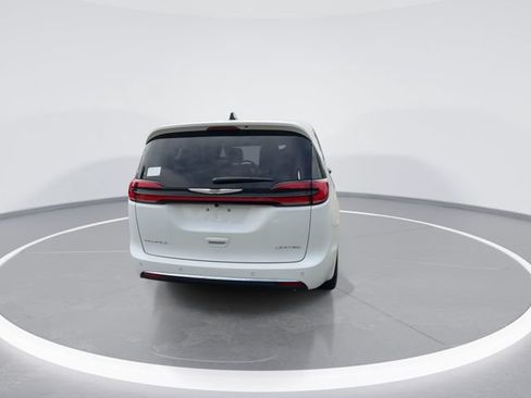 New 2026 Chrysler Pacifica Limited FWD image 7