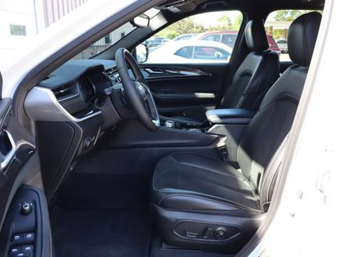 Certified 2023 Jeep Grand Cherokee Altitude AWD/4WD image 11