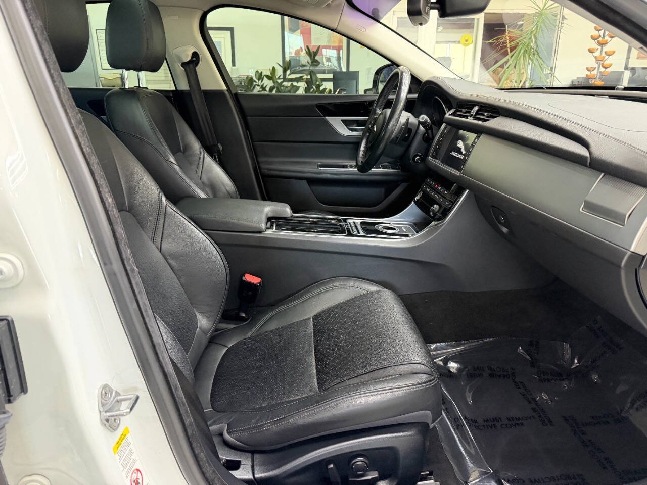 Used 2016 Jaguar XF Prestige AWD/4WD image 17