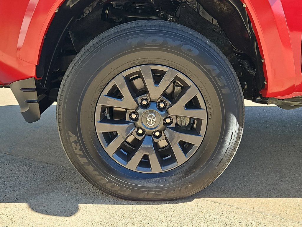 Used 2022 Toyota Tacoma SR5 RWD image 32