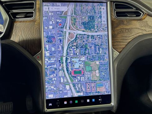 Used 2017 Tesla Model X 90D image 29