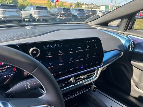 New 2026 Chevrolet Equinox EV LT image 17