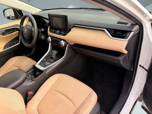Used 2019 Toyota RAV4 LE image 27