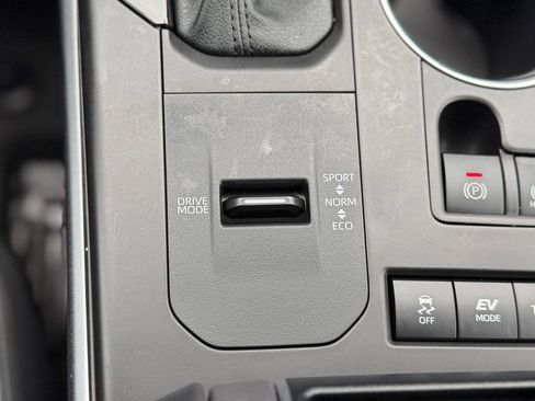 Used 2022 Toyota Highlander XLE image 26