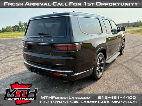 Used 2024 Jeep Wagoneer L Series III w/ Flexible Seating Group AWD/4WD image 8