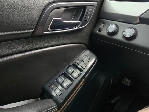 Used 2018 Chevrolet Tahoe LS image 21