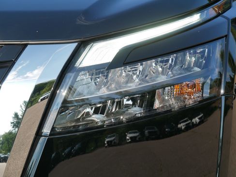 Certified 2025 Nissan Pathfinder SV w/ SV Premium Package AWD/4WD image 16