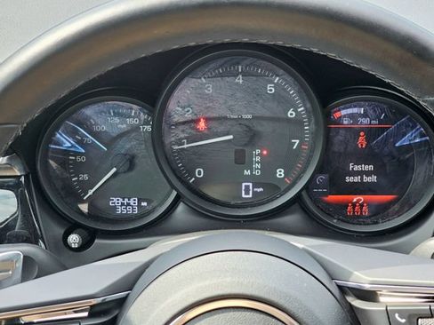 Used 2022 Porsche Macan AWD/4WD image 33