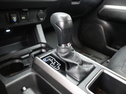 Used 2022 Toyota Tacoma SR5 w/ Technology Package RWD image 15