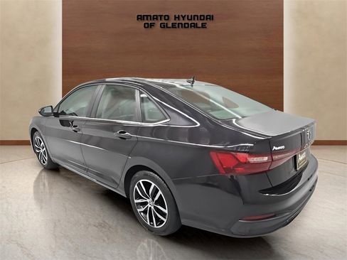 Used 2025 Volkswagen Jetta SE image 4