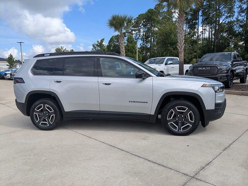 New 2026 Jeep Cherokee Laredo AWD/4WD image 2