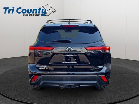 Used 2023 Toyota Highlander XLE AWD/4WD image 7