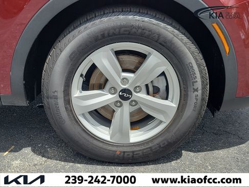 Certified 2025 Kia Sorento LX FWD image 7