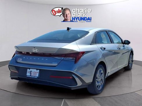 New 2026 Hyundai Elantra Blue image 5