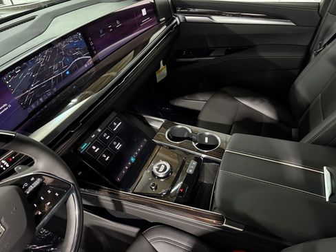 New 2025 Cadillac Escalade ESV Luxury image 38