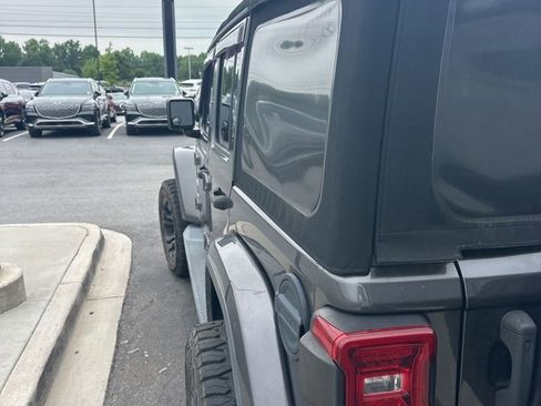 Used 2018 Jeep Wrangler Unlimited Sahara AWD/4WD image 13