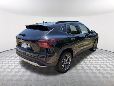 Used 2024 Chevrolet Trax LT w/ LT Convenience Package FWD image 5