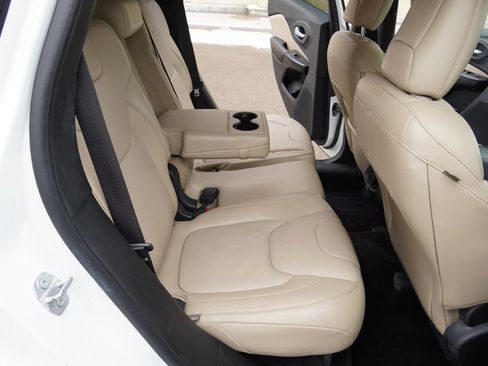 Used 2017 Jeep Cherokee Limited image 14