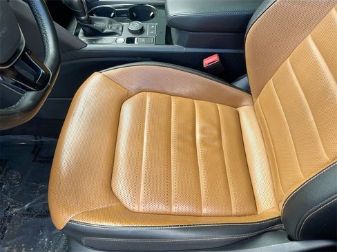 Used 2018 Volkswagen Atlas SEL Premium image 19