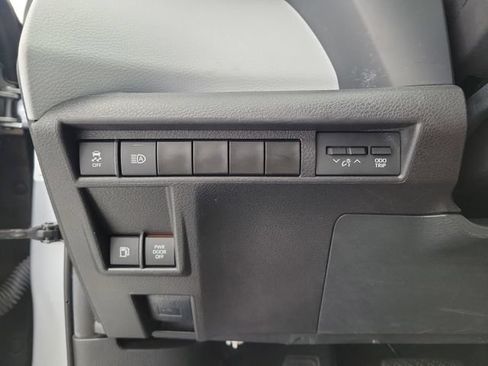 Used 2025 Toyota Sienna XLE FWD image 27