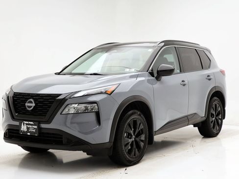 Used 2023 Nissan Rogue SV w/ SV Premium B Package image 5