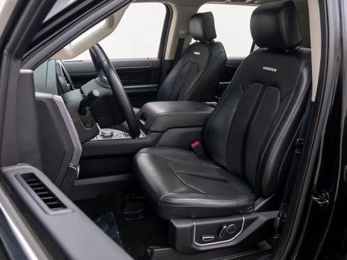 Used 2019 Ford Expedition Max Platinum image 16