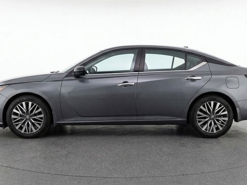 Used 2025 Nissan Altima 2.5 SV image 5