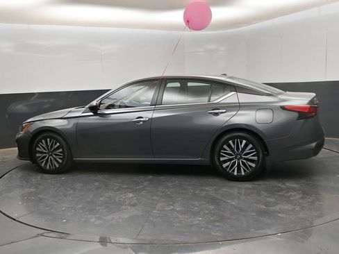 Used 2024 Nissan Altima 2.5 SV image 5
