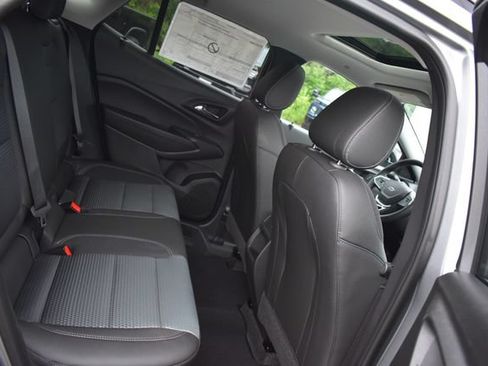 New 2026 Chevrolet Trax LT w/ Sunroof Package FWD image 14