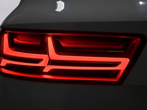 Used 2017 Audi Q7 3.0T Prestige w/ Prestige Package image 39